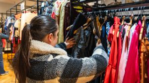 En Chile se generan 572.000 toneladas anuales de residuos textiles mientras la moda representa el 10% de las emisiones globales de carbono En Chile se generan 572.000 toneladas anuales de residuos textiles mientras la moda representa el 10% de las emisiones globales de carbono
