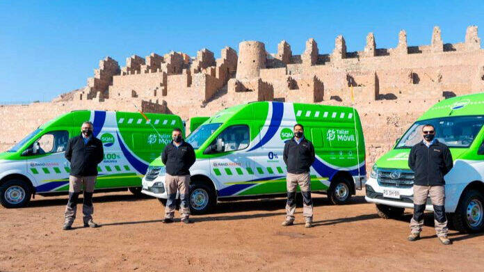 SQM inauguró la primera flota eléctrica de talleres móviles