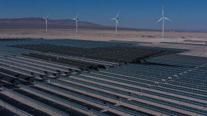 Inauguran Azabache, la primera central híbrida eólica y solar a escala industrial de Chile