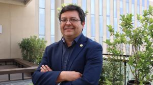 Dr. Lorenzo Reyes-Bozo, decano U Autónoma