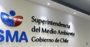 Primeros sancionatorios por Impuestos Verdes: SMA formula cargos gravísimos contra dos empresas por no reportar emisiones