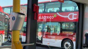 Buses eléctricos de 2 pisos son redestinados a nuevos recorridos en la Región Metropolitana