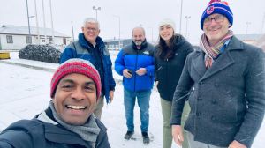 Embajador de Australia visita la zona donde se ubicarán las instalaciones del proyecto HNH Energy en Magallanes