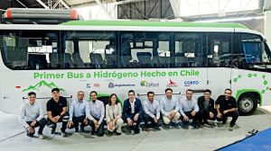 Primer bus a hidrógeno made in Chile llega a Hyvolution 2025 como emblema de la innovación nacional