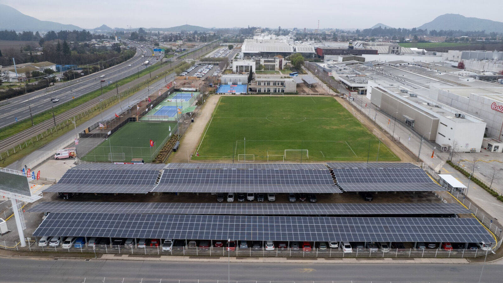 Carozzi y Copec ponen en marcha el proyecto  de estacionamientos fotovoltaicos más grande del país