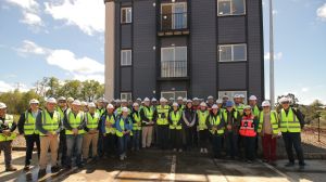 Inauguran edificio modular de vivienda social con estructura 100% en madera montado en 8 horas Inauguran edificio modular de vivienda social con estructura 100% en madera montado en 8 horas