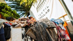 Fundación chilena ha recuperado más de 60 toneladas de textiles y apoya a comunidades en emergencia