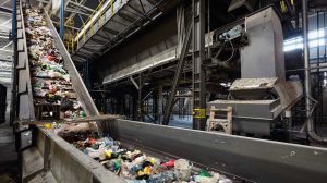 Día Mundial del Reciclaje: 5 tecnologías que ya están cambiando la forma de reciclar y reduciendo la basura en Chile